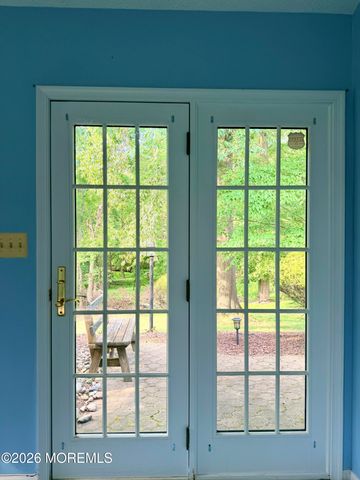24 Abbey Lane, Marlboro, NJ 07746
