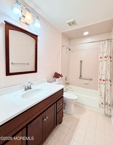 24 Abbey Lane, Marlboro, NJ 07746