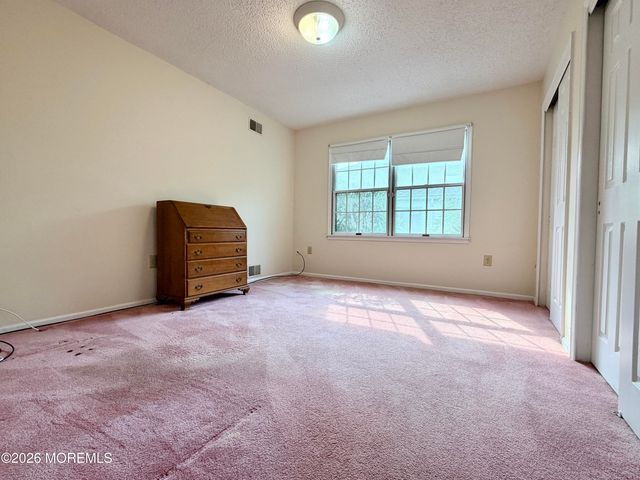 24 Abbey Lane, Marlboro, NJ 07746