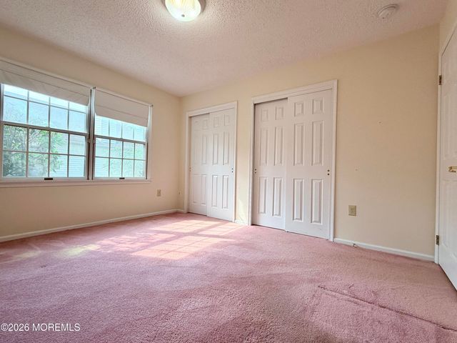 24 Abbey Lane, Marlboro, NJ 07746
