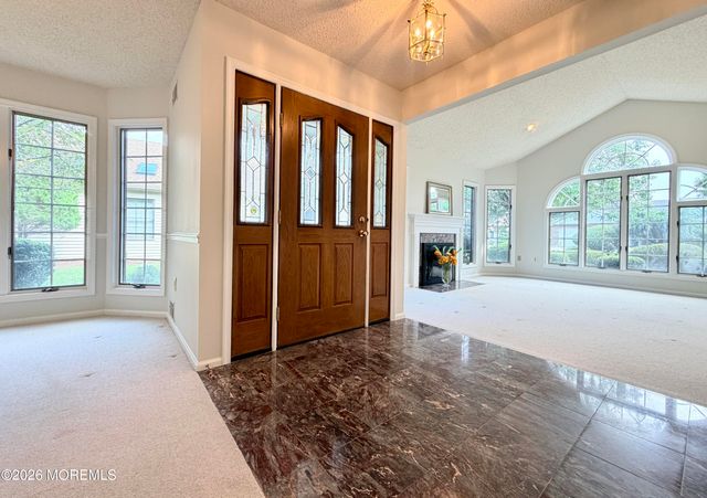 24 Abbey Lane, Marlboro, NJ 07746