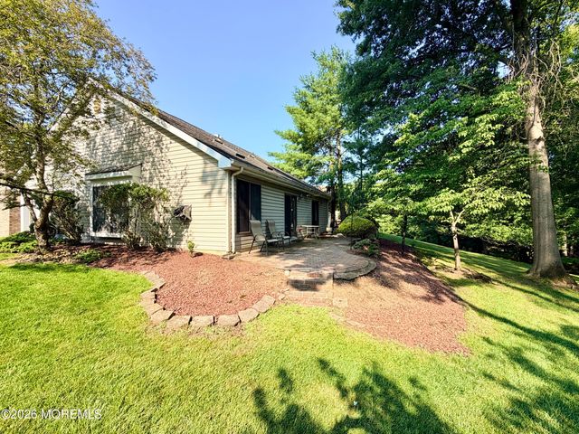 24 Abbey Lane, Marlboro, NJ 07746