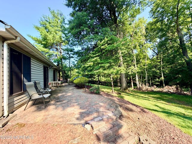 24 Abbey Lane, Marlboro, NJ 07746