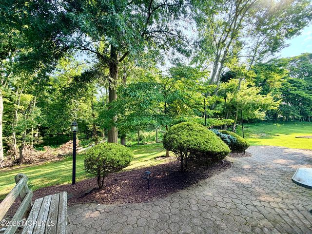 24 Abbey Lane, Marlboro, NJ 07746