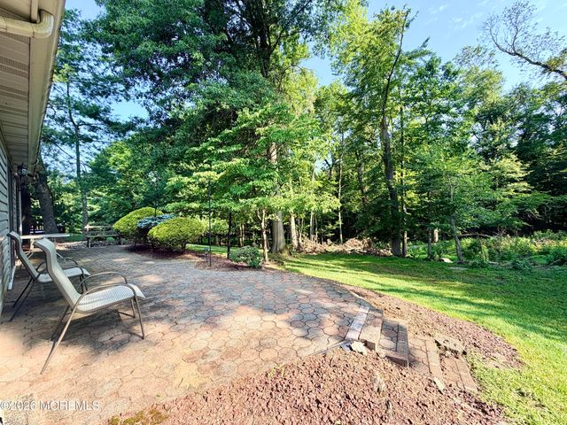 24 Abbey Lane, Marlboro, NJ 07746