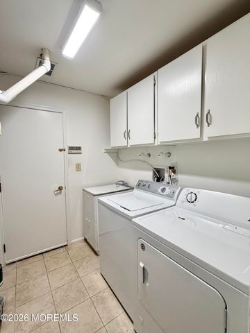 24 Abbey Lane, Marlboro, NJ 07746