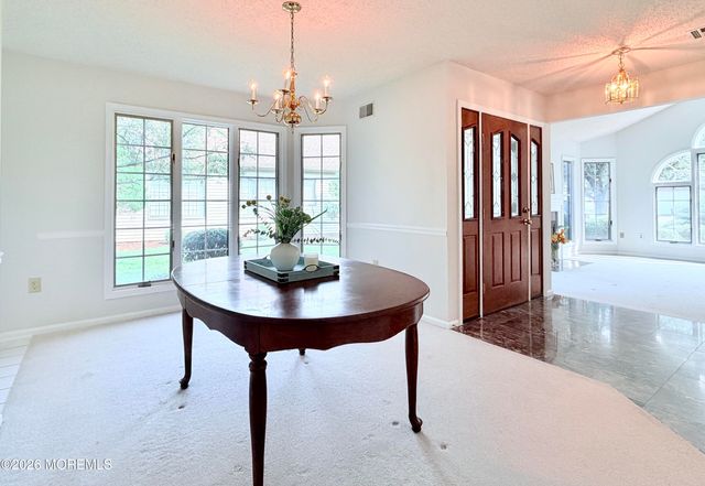 24 Abbey Lane, Marlboro, NJ 07746