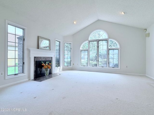 24 Abbey Lane, Marlboro, NJ 07746