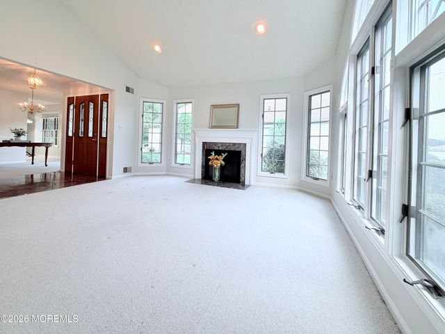 24 Abbey Lane, Marlboro, NJ 07746