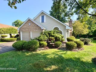 24 Abbey Lane, Marlboro, NJ 07746