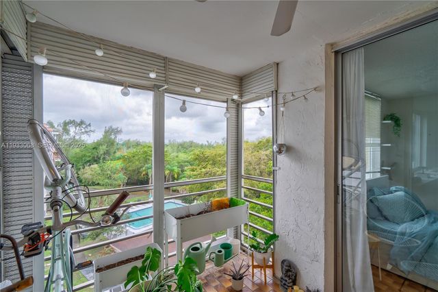 17890 W Dixie Hwy 614 Hwy 614, North Miami Beach, FL 33160