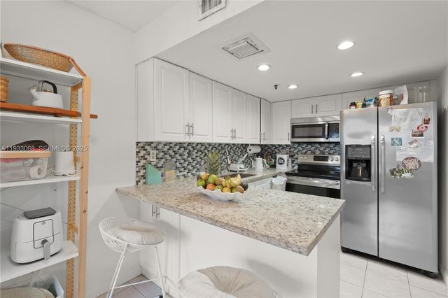 17890 W Dixie Hwy 614 Hwy 614, North Miami Beach, FL 33160