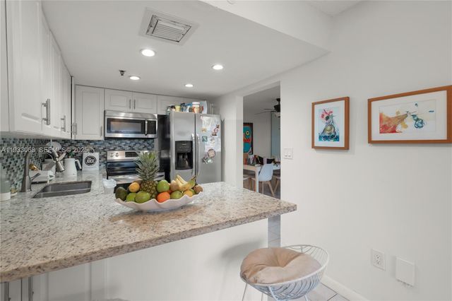 17890 W Dixie Hwy 614 Hwy 614, North Miami Beach, FL 33160