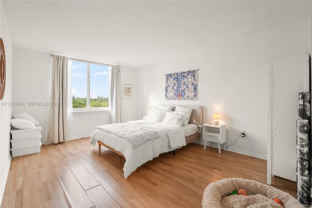 17890 W Dixie Hwy 614 Hwy 614, North Miami Beach, FL 33160