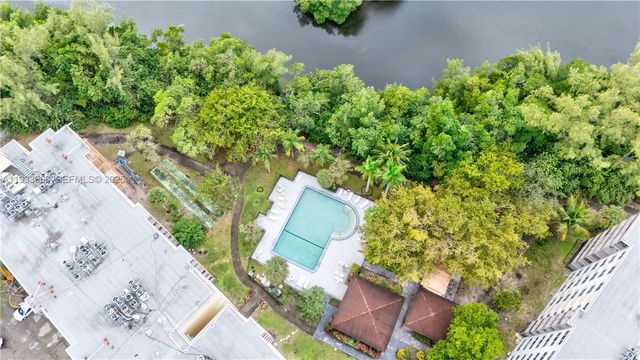 17890 W Dixie Hwy 614 Hwy 614, North Miami Beach, FL 33160