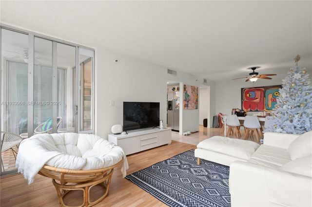 17890 W Dixie Hwy 614 Hwy 614, North Miami Beach, FL 33160