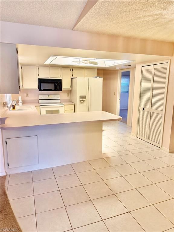 Image 11 of property listing at 2216 SE 3rd ST, Cape Coral, FL 33990