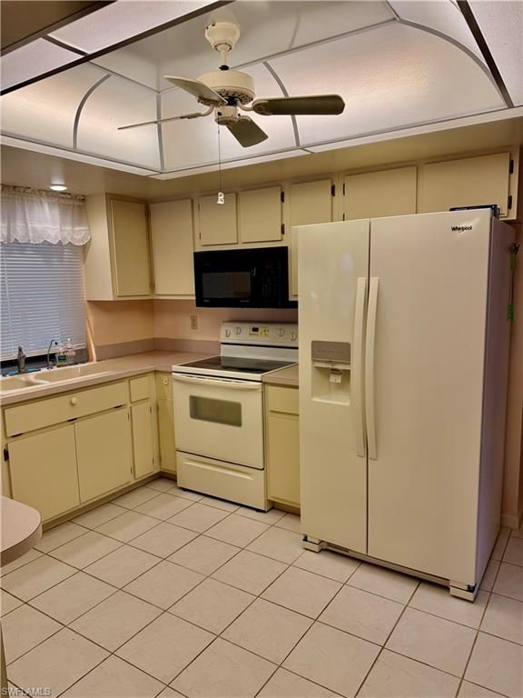 Image 12 of property listing at 2216 SE 3rd ST, Cape Coral, FL 33990