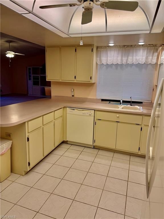 Image 13 of property listing at 2216 SE 3rd ST, Cape Coral, FL 33990