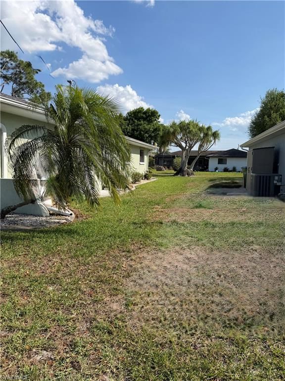 Image 3 of property listing at 2216 SE 3rd ST, Cape Coral, FL 33990