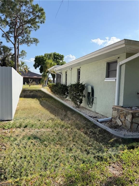 Image 4 of property listing at 2216 SE 3rd ST, Cape Coral, FL 33990