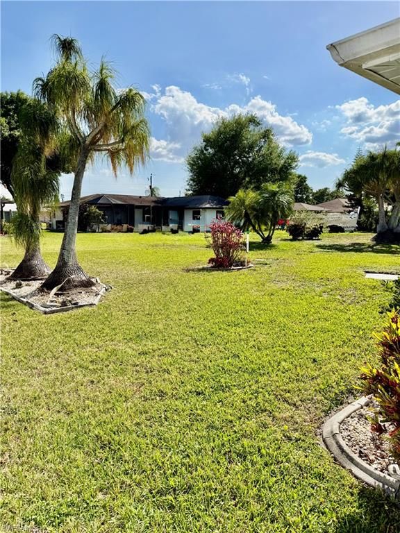 Image 5 of property listing at 2216 SE 3rd ST, Cape Coral, FL 33990