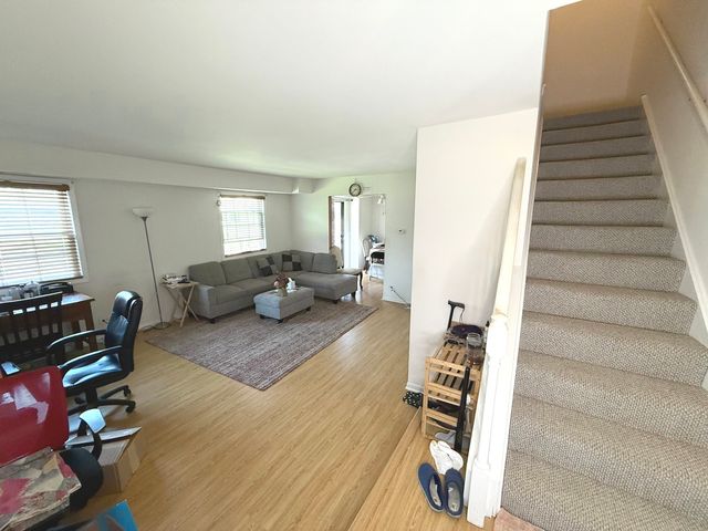 353 S Whispering Hills Drive C, Naperville, IL 60540