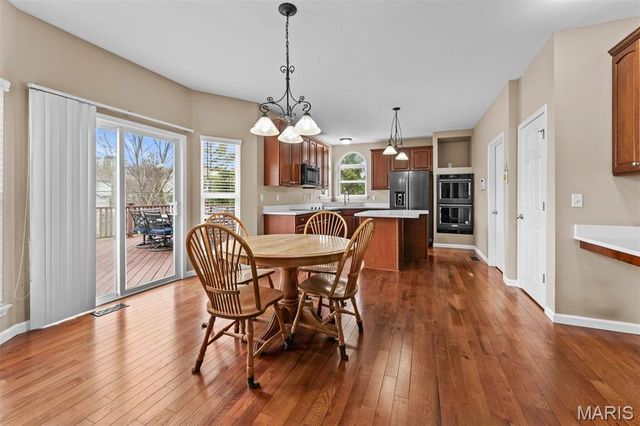 6 Pleasant Valley Drive, Ballwin, MO 63021