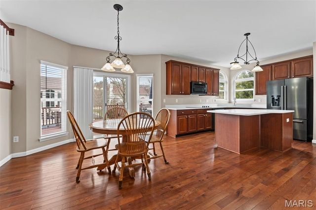 6 Pleasant Valley Drive, Ballwin, MO 63021