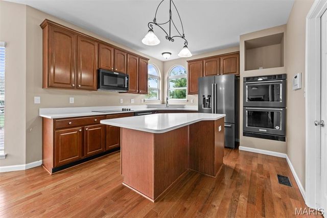 6 Pleasant Valley Drive, Ballwin, MO 63021