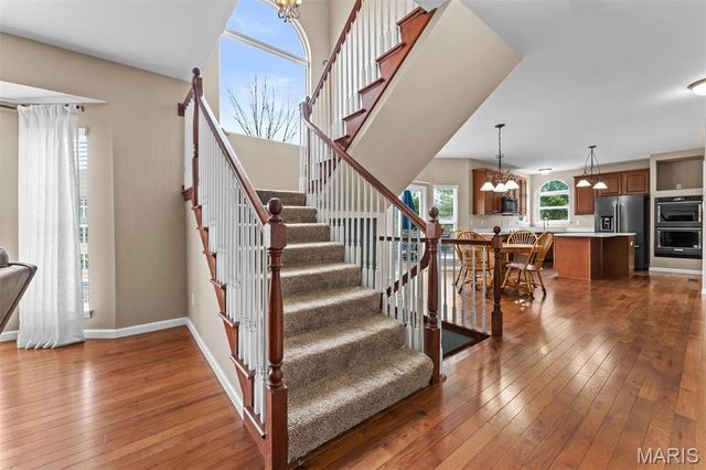 6 Pleasant Valley Drive, Ballwin, MO 63021