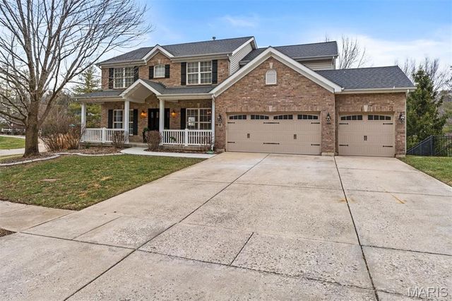 6 Pleasant Valley Drive, Ballwin, MO 63021