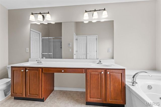 6 Pleasant Valley Drive, Ballwin, MO 63021