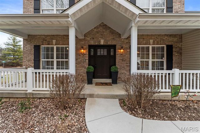 6 Pleasant Valley Drive, Ballwin, MO 63021