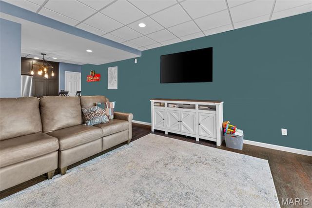 6 Pleasant Valley Drive, Ballwin, MO 63021