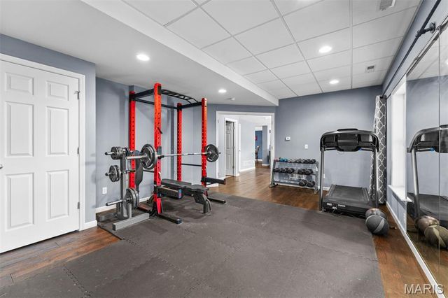 6 Pleasant Valley Drive, Ballwin, MO 63021