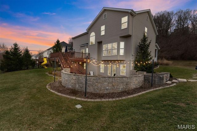 6 Pleasant Valley Drive, Ballwin, MO 63021