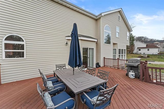 6 Pleasant Valley Drive, Ballwin, MO 63021