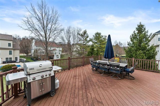 6 Pleasant Valley Drive, Ballwin, MO 63021