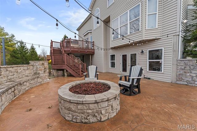 6 Pleasant Valley Drive, Ballwin, MO 63021