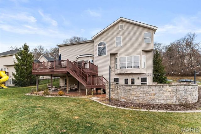 6 Pleasant Valley Drive, Ballwin, MO 63021