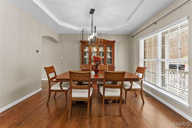 6 Pleasant Valley Drive, Ballwin, MO 63021