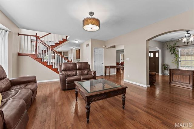 6 Pleasant Valley Drive, Ballwin, MO 63021