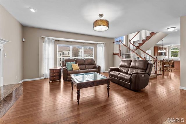 6 Pleasant Valley Drive, Ballwin, MO 63021