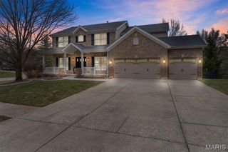 6 Pleasant Valley Drive, Ballwin, MO 63021