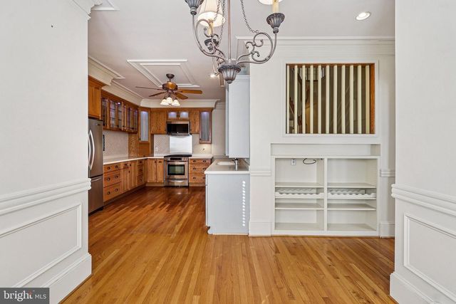 1922 S ARLINGTON RD, Arlington, VA 22202