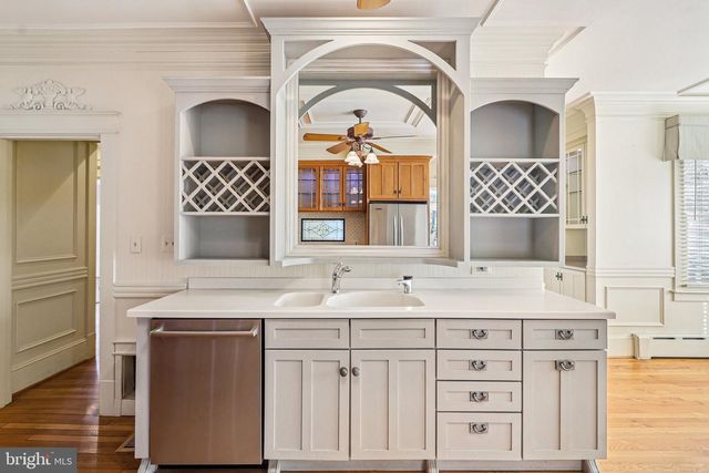 1922 S ARLINGTON RD, Arlington, VA 22202