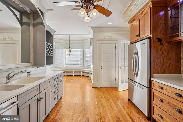 1922 S ARLINGTON RD, Arlington, VA 22202