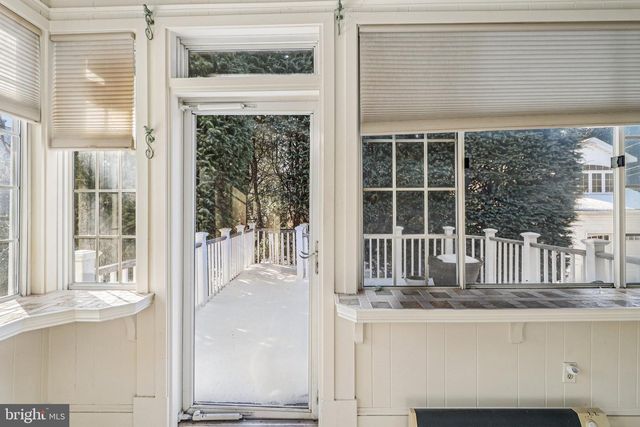 1922 S ARLINGTON RD, Arlington, VA 22202