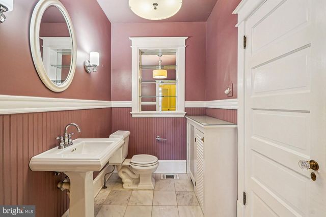 1922 S ARLINGTON RD, Arlington, VA 22202